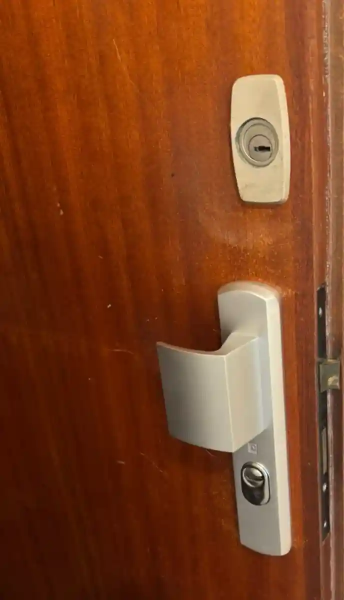 Poignée sécurisée après remplacement à Lille